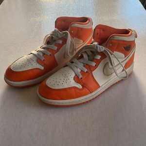 NIKE Air Jordan 1 Orange Mid Top Sneakers DM4229-800 Size 2Y